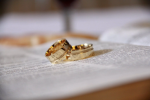 Buying Gold Wedding Rings For Someone Special This Valentine’s Day